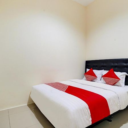 Super Oyo 90778 River Inn Malioboro Джокьякарта Экстерьер фото