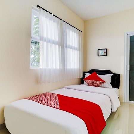Super Oyo 90778 River Inn Malioboro Джокьякарта Экстерьер фото
