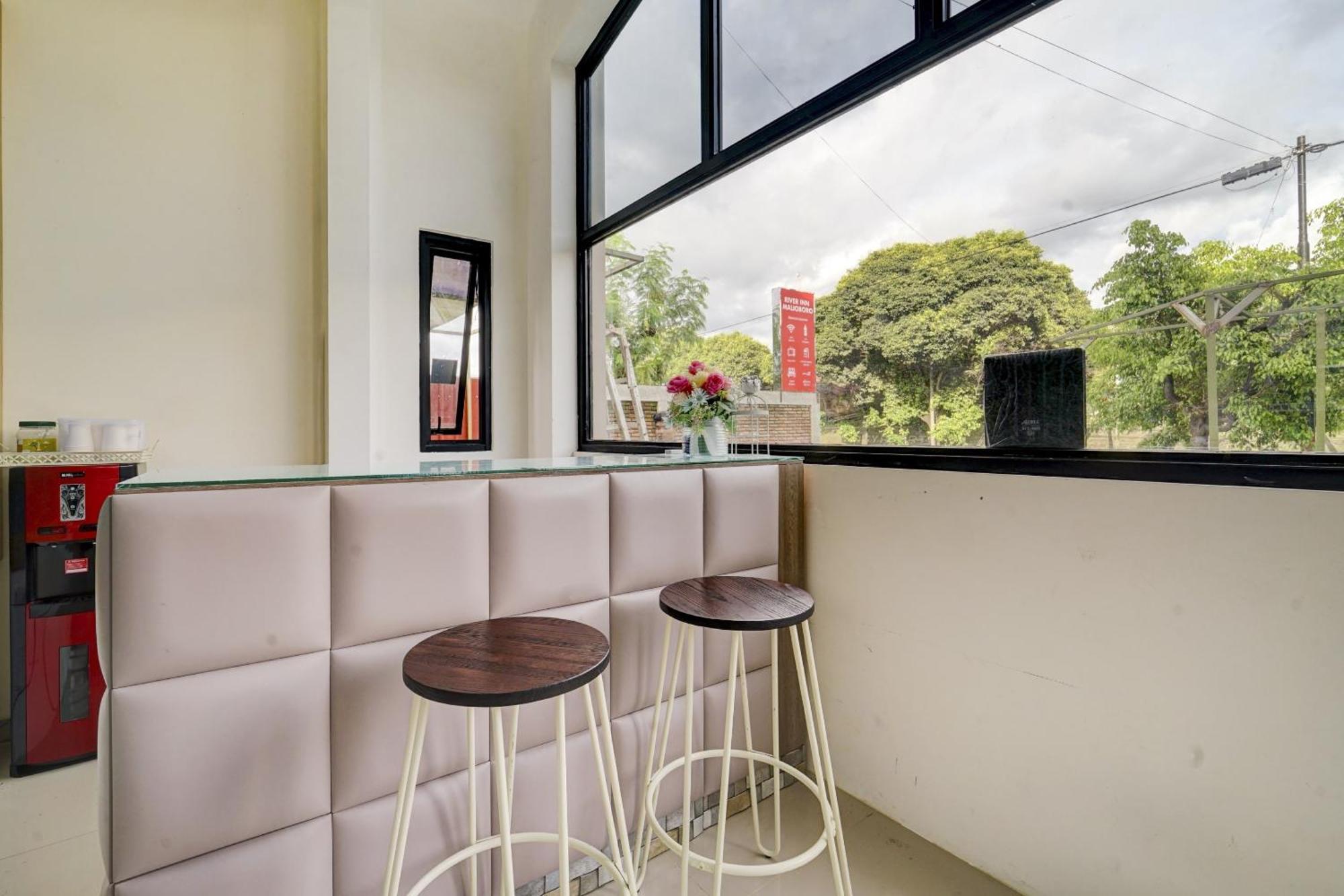 Super Oyo 90778 River Inn Malioboro Джокьякарта Экстерьер фото