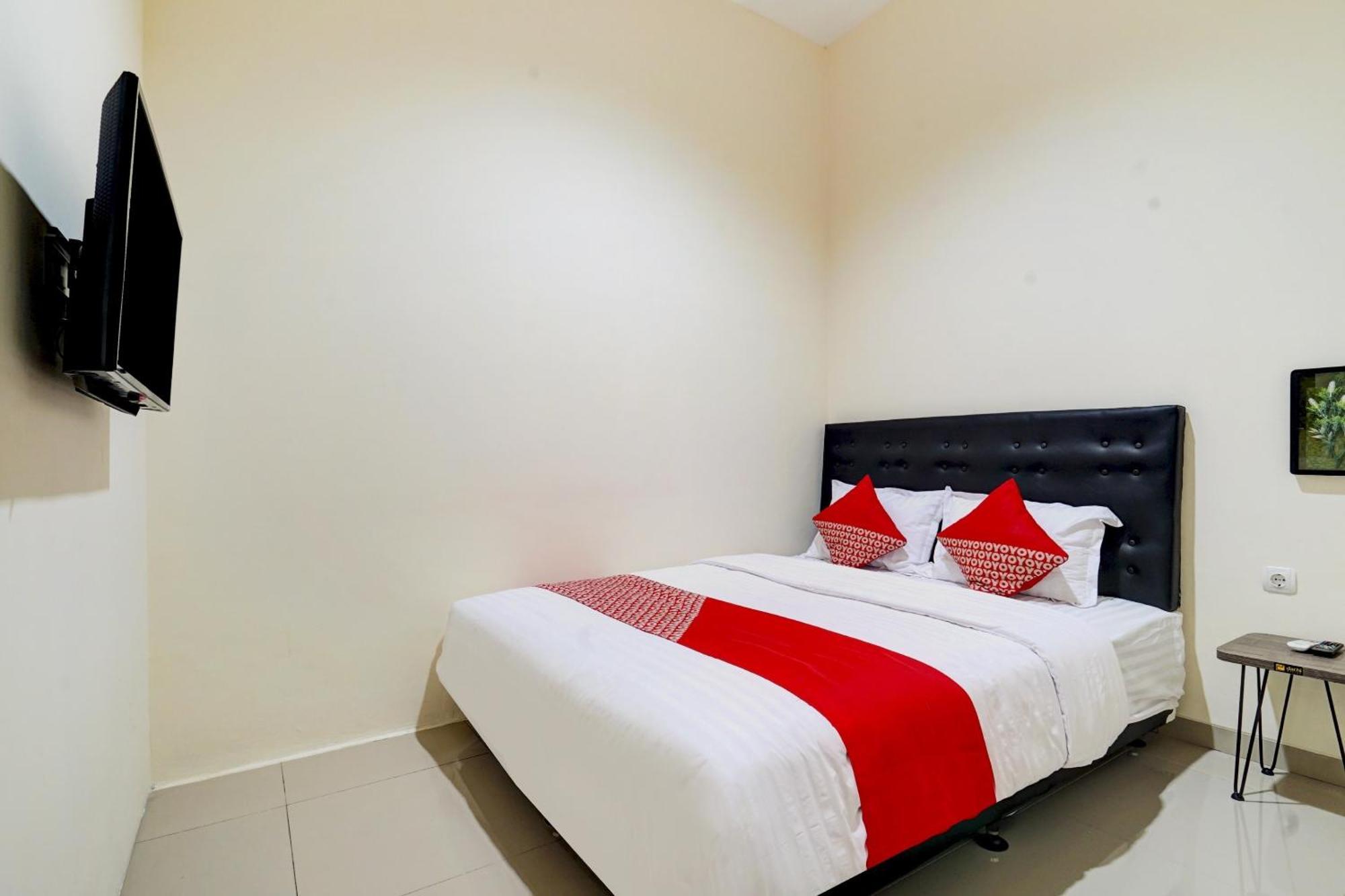 Super Oyo 90778 River Inn Malioboro Джокьякарта Экстерьер фото