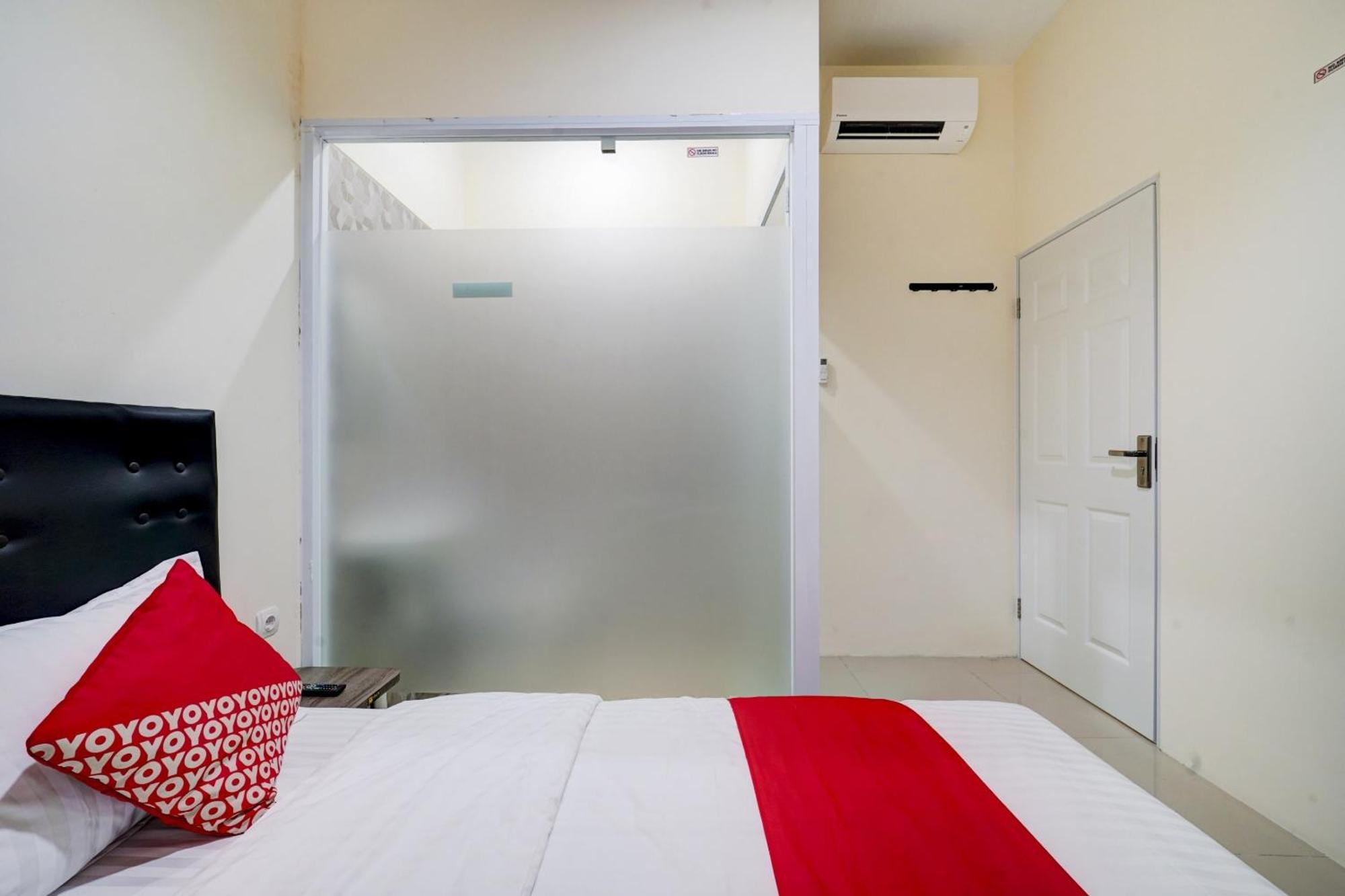 Super Oyo 90778 River Inn Malioboro Джокьякарта Экстерьер фото