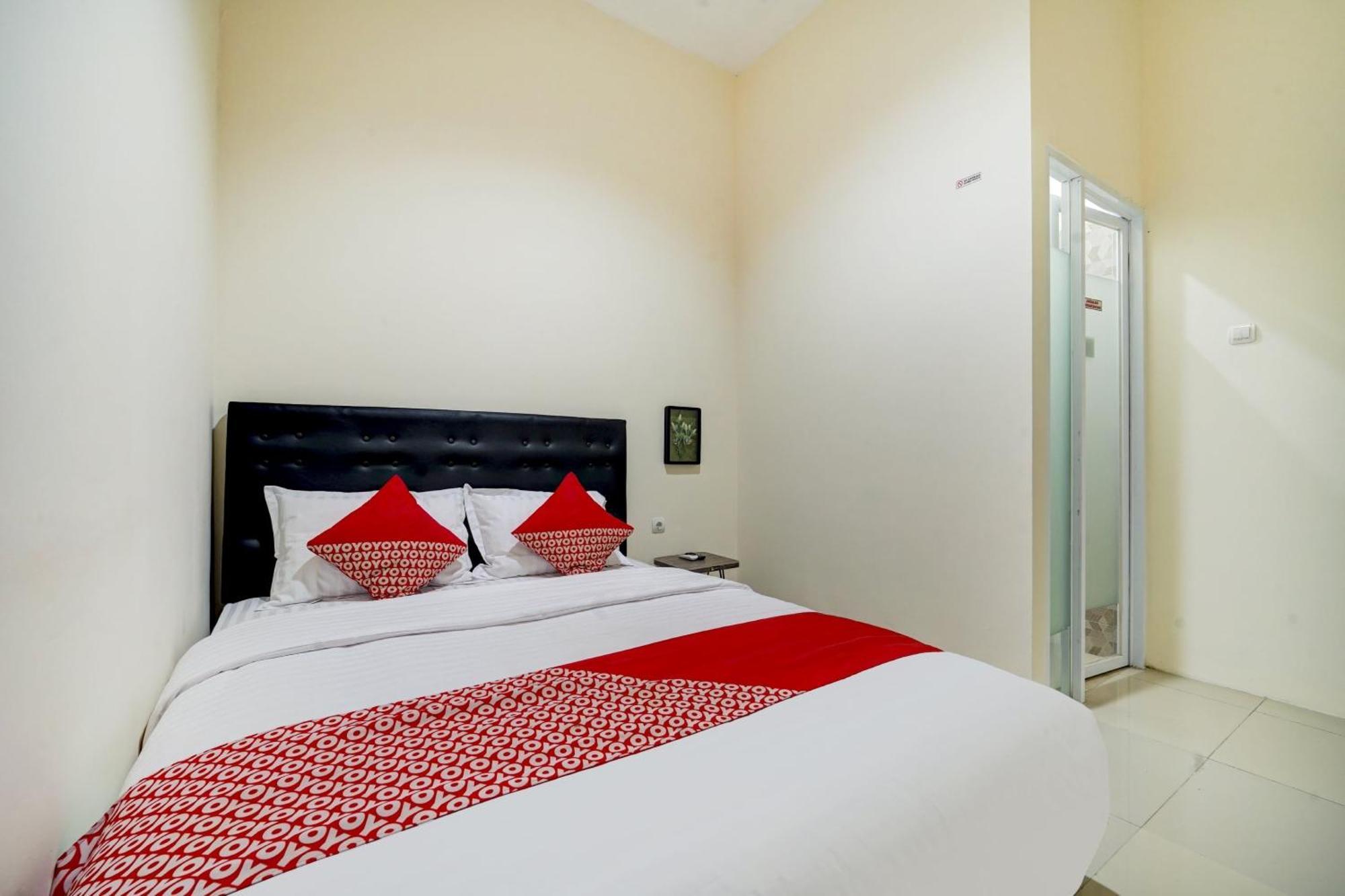 Super Oyo 90778 River Inn Malioboro Джокьякарта Экстерьер фото