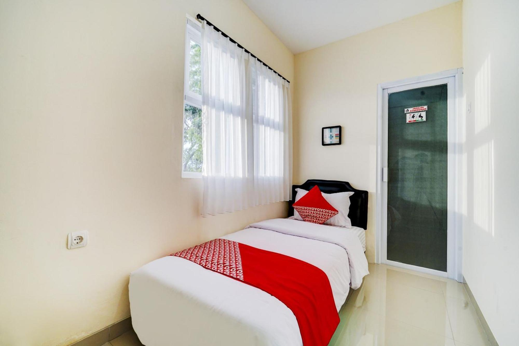 Super Oyo 90778 River Inn Malioboro Джокьякарта Экстерьер фото