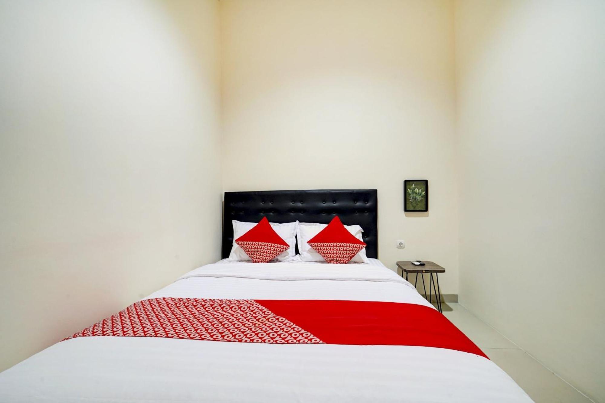 Super Oyo 90778 River Inn Malioboro Джокьякарта Экстерьер фото