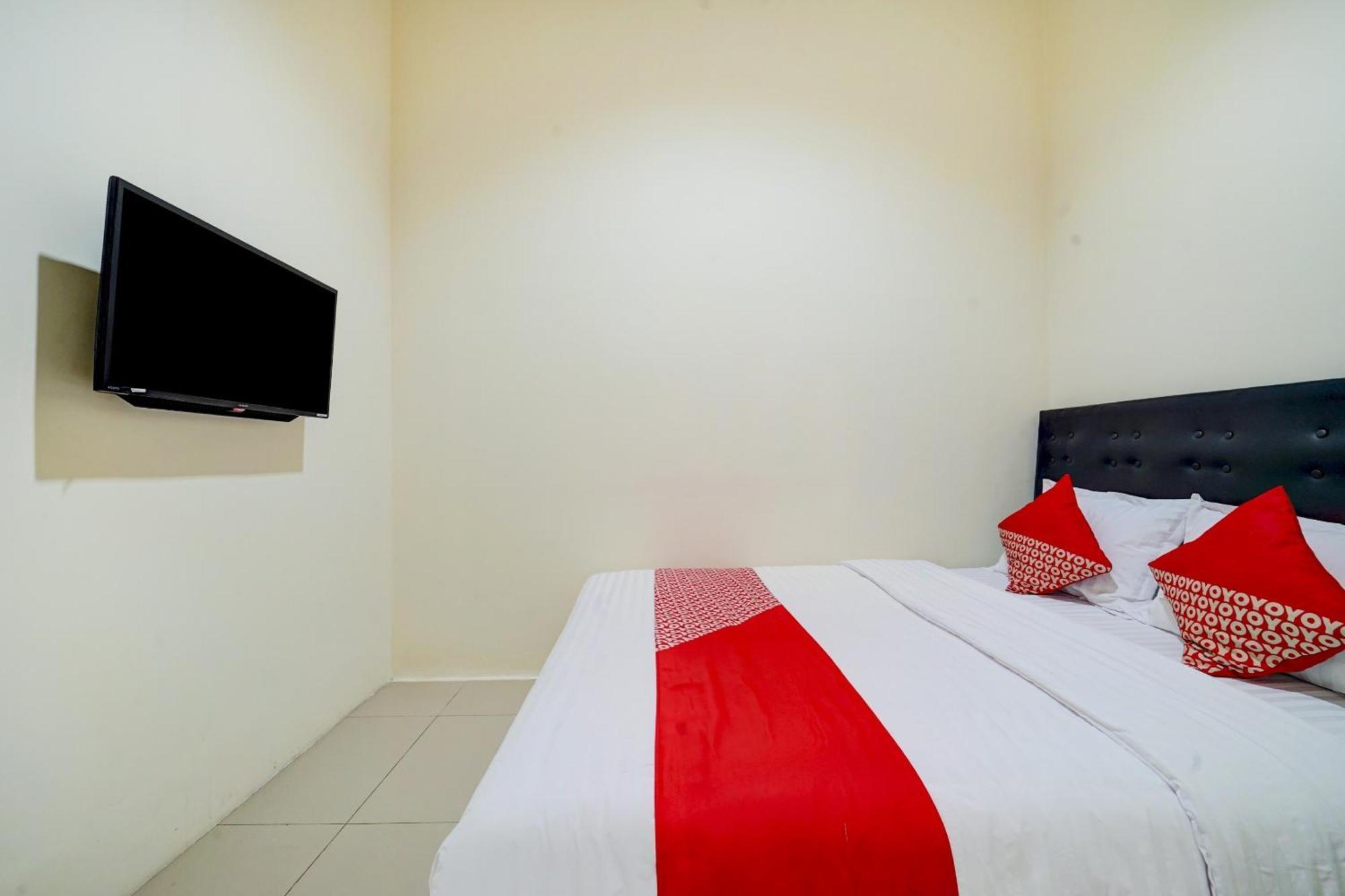 Super Oyo 90778 River Inn Malioboro Джокьякарта Экстерьер фото