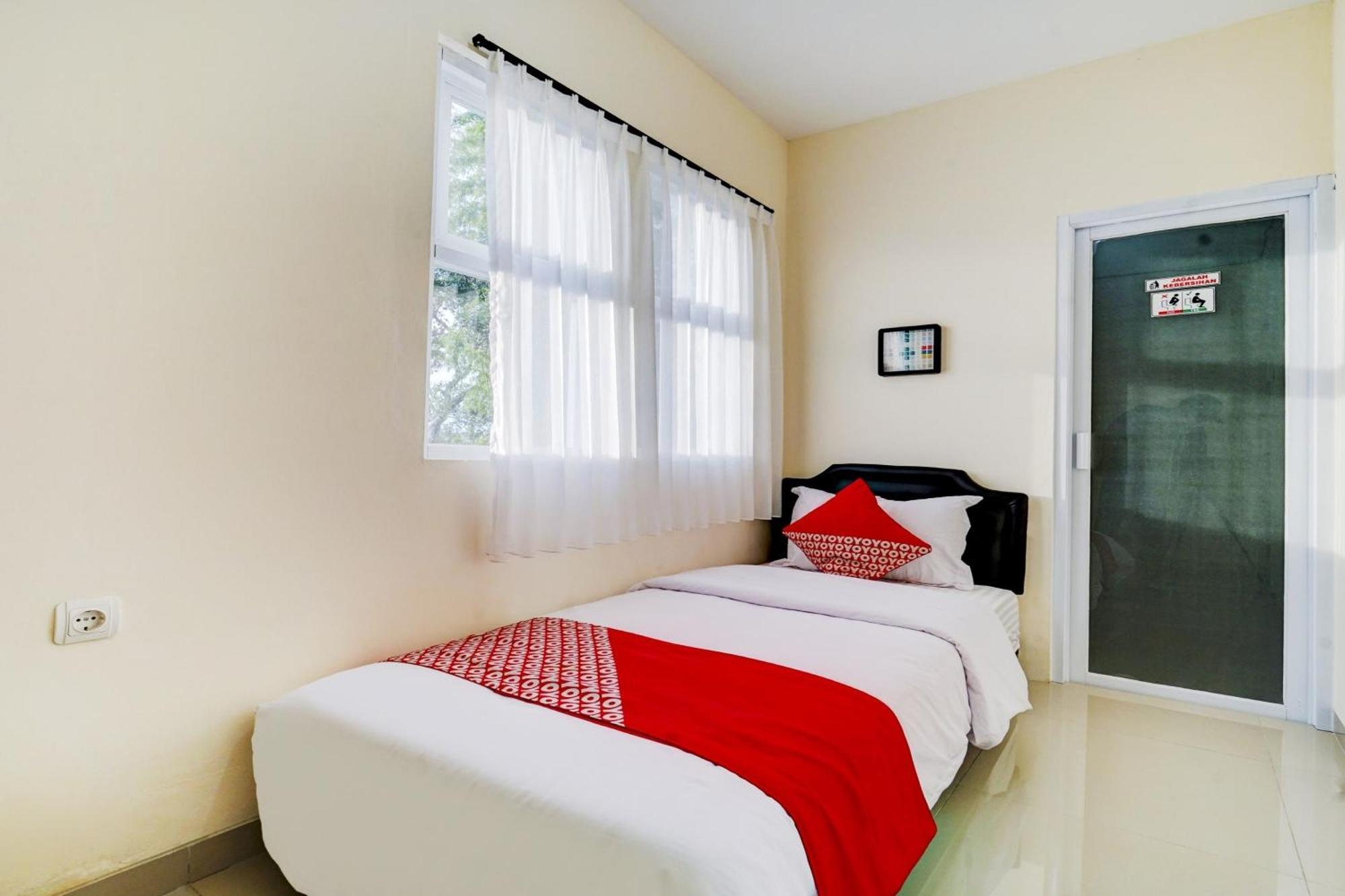 Super Oyo 90778 River Inn Malioboro Джокьякарта Экстерьер фото