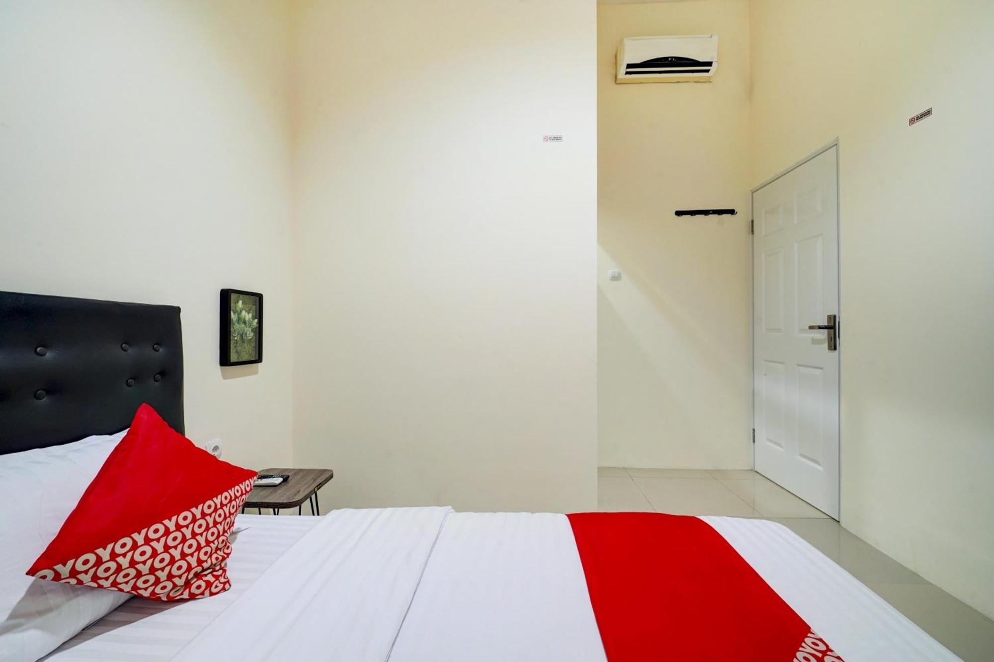 Super Oyo 90778 River Inn Malioboro Джокьякарта Экстерьер фото